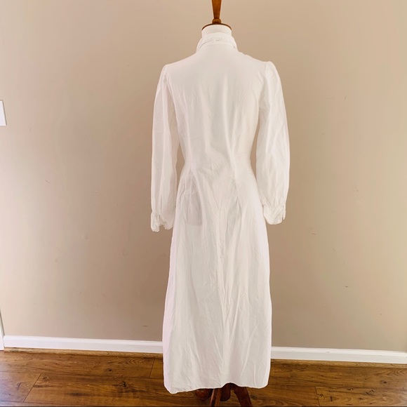 Edwardian Linen Dress with Crochet Lace trim - Picture 5 of 8